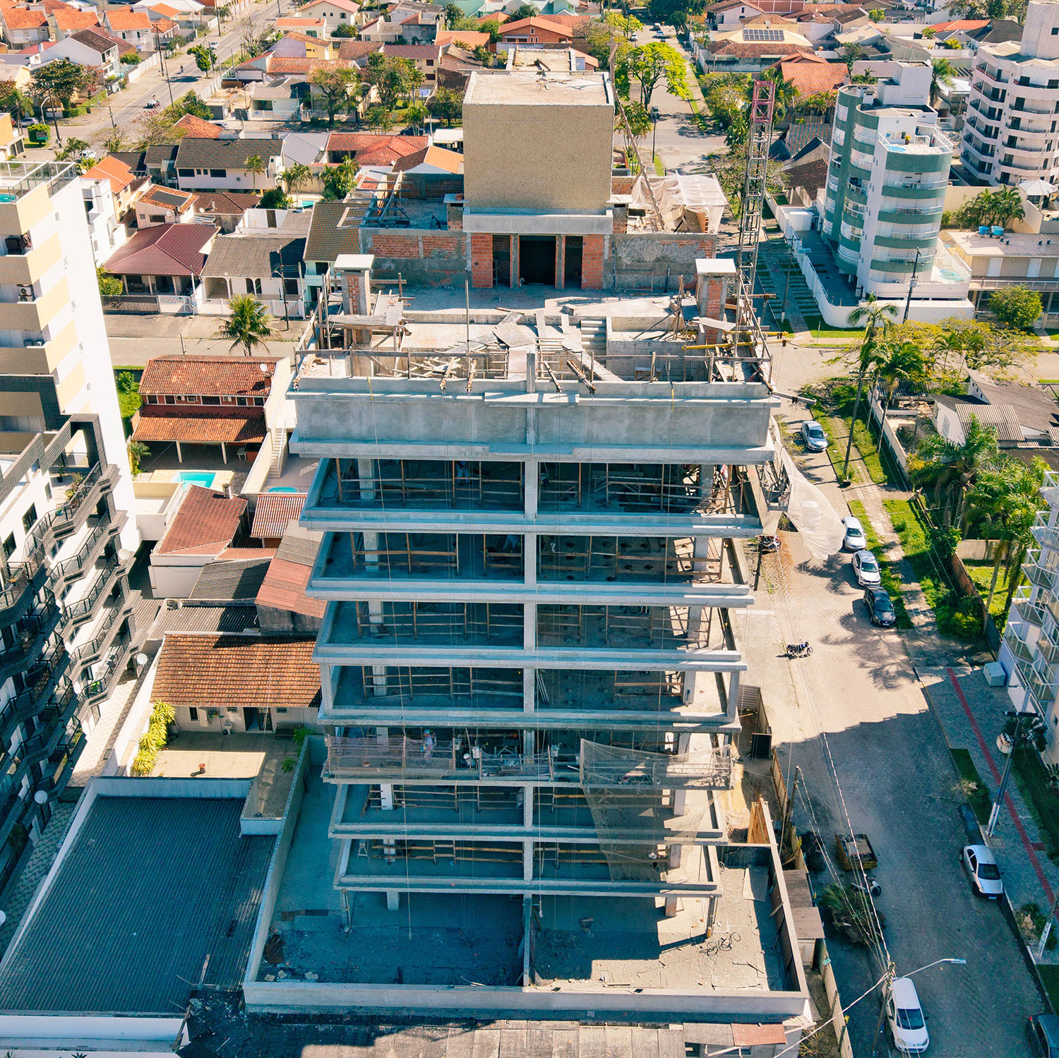 Setembro de 2025 – Pastilhamento frontal, contra piso e inicio dos azulejos